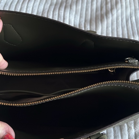 Olive Green Michael Kors medium to large tote bag - Picture 4 of 6